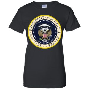 Fake Presidential Seal 45 Es Un Titere Golf & Money Funny Shirt image Fake Presidential Seal 45 Es Un Titere Golf & Money Funny Shirt