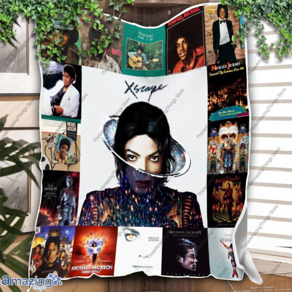 Michael Jackson in the child blanket gift for fans