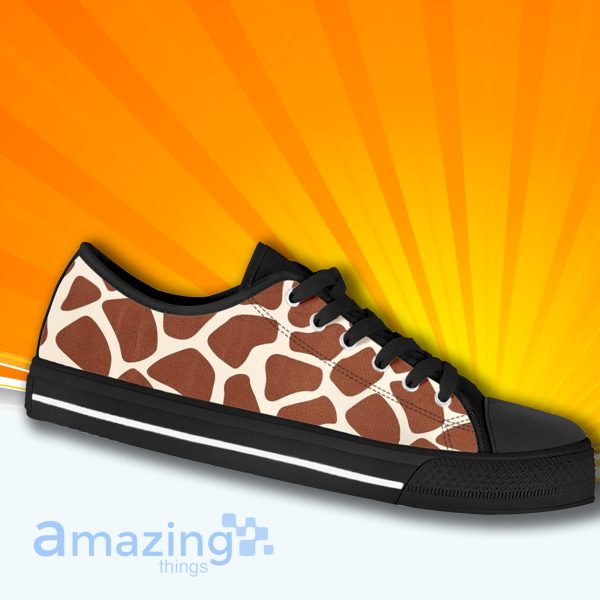 Cute Animal Giraffe Printed Low Cut Canvas Shoes For Men And Women