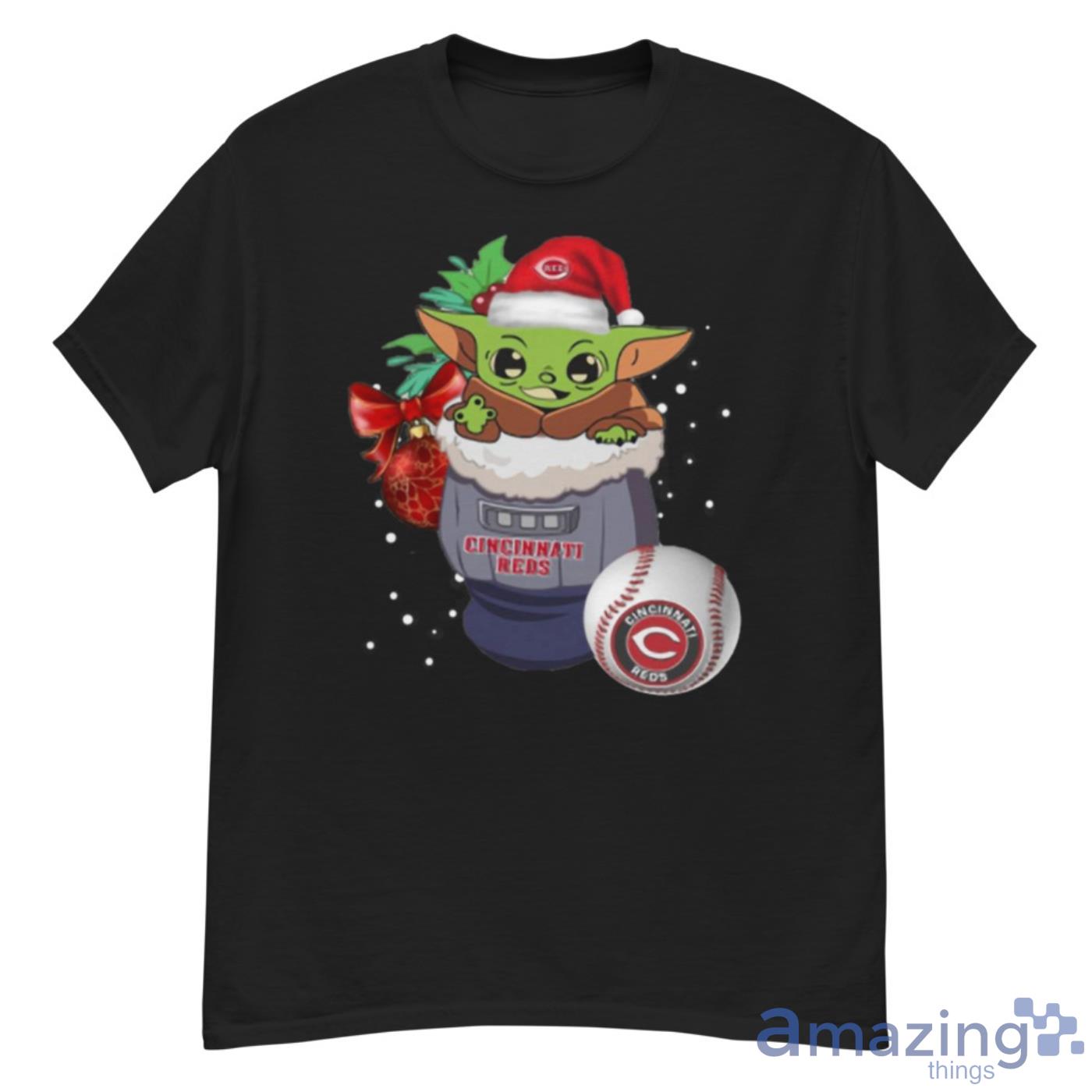 Cincinnati Reds Christmas Baby Yoda Star Wars Funny Happy Mlb Shirt - G500 Men’s Classic T-Shirt