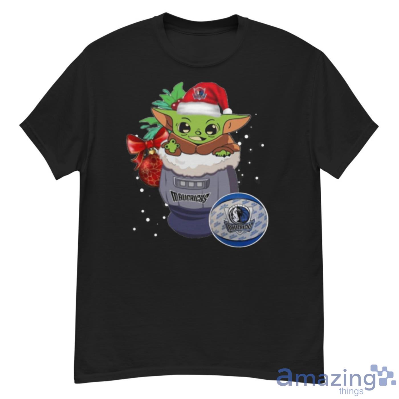 Dallas Mavericks Christmas Baby Yoda Star Wars Funny Happy Nba Shirt - G500 Men’s Classic T-Shirt