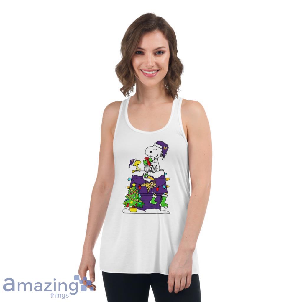 Minnesota Vikings Santa Snoopy Brings Christmas To Town T-Shirt