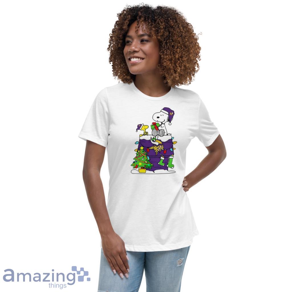 Minnesota Vikings Santa Snoopy Brings Christmas To Town T-Shirt