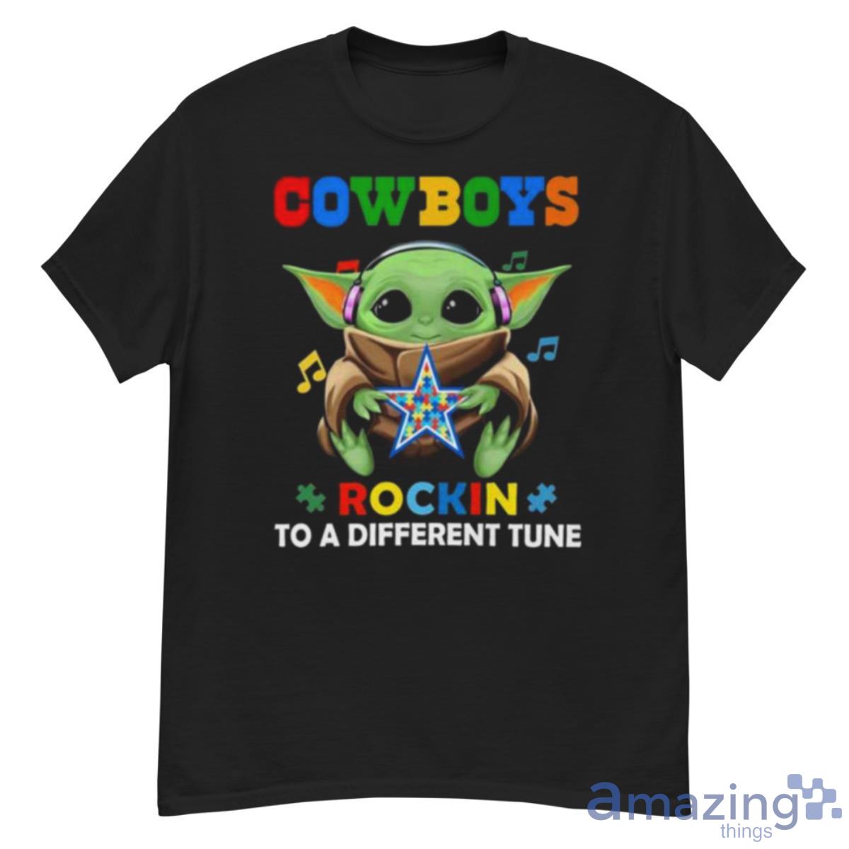 Baby Yoda Hug Dallas Cowboys Autism Rockin To A Different Tune Shirt - G500 Men’s Classic T-Shirt