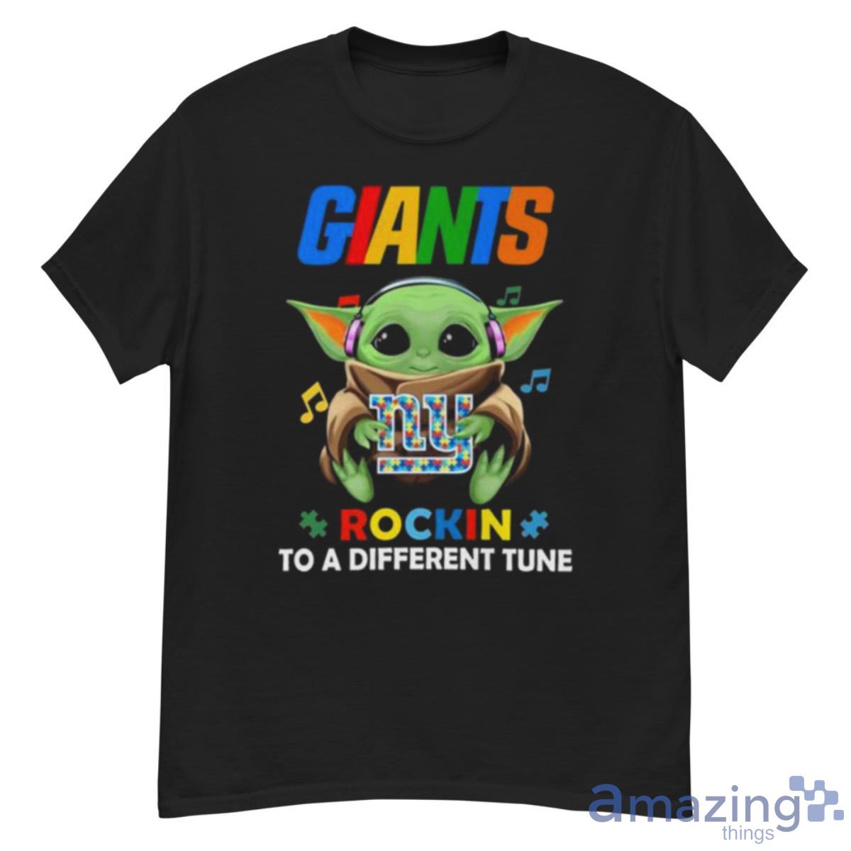 Baby Yoda Hug New York Giants Autism Rockin To A Different Tune Shirt - G500 Men’s Classic T-Shirt