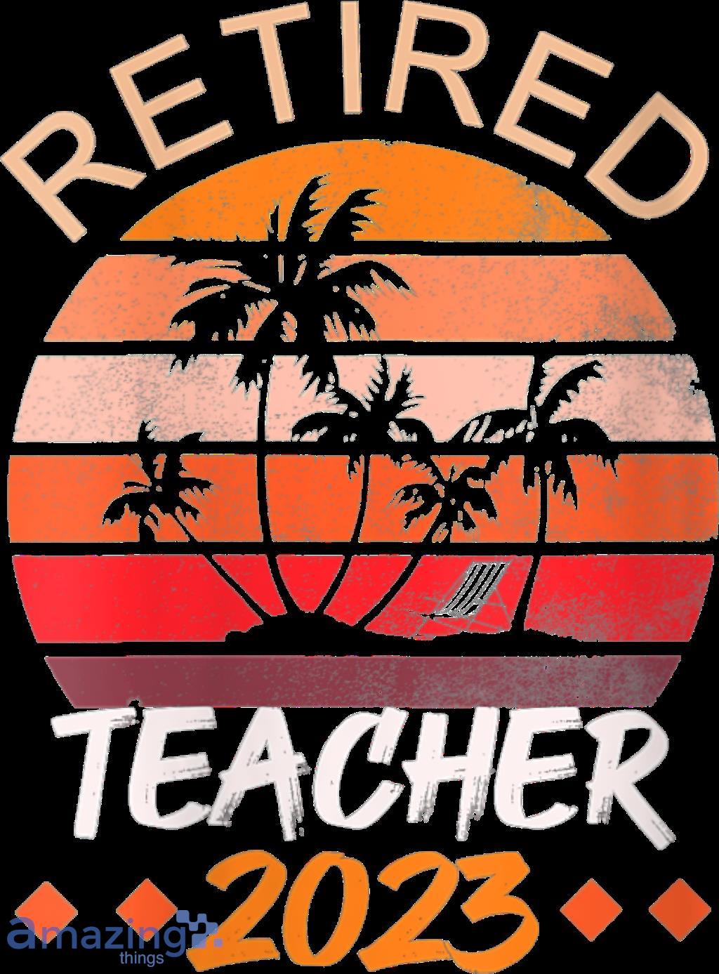 ao den - Merch_Womens Retired Teacher 2023 Funny Retirement Men Women Retiree's V-Neck T-Shirt