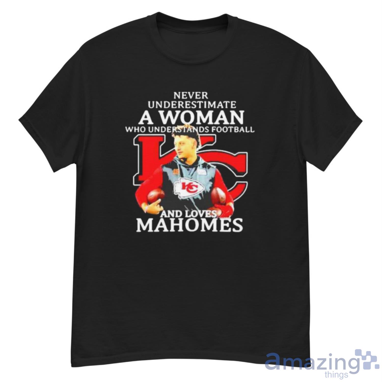Never underestimate a woman football loves Patrick Mahomes Kansas City Chiefs shirt - G500 Men’s Classic T-Shirt Never underestimate a woman football loves Patrick Mahomes Kansas City Chiefs shirt - G500 Men’s Classic T-Shirt