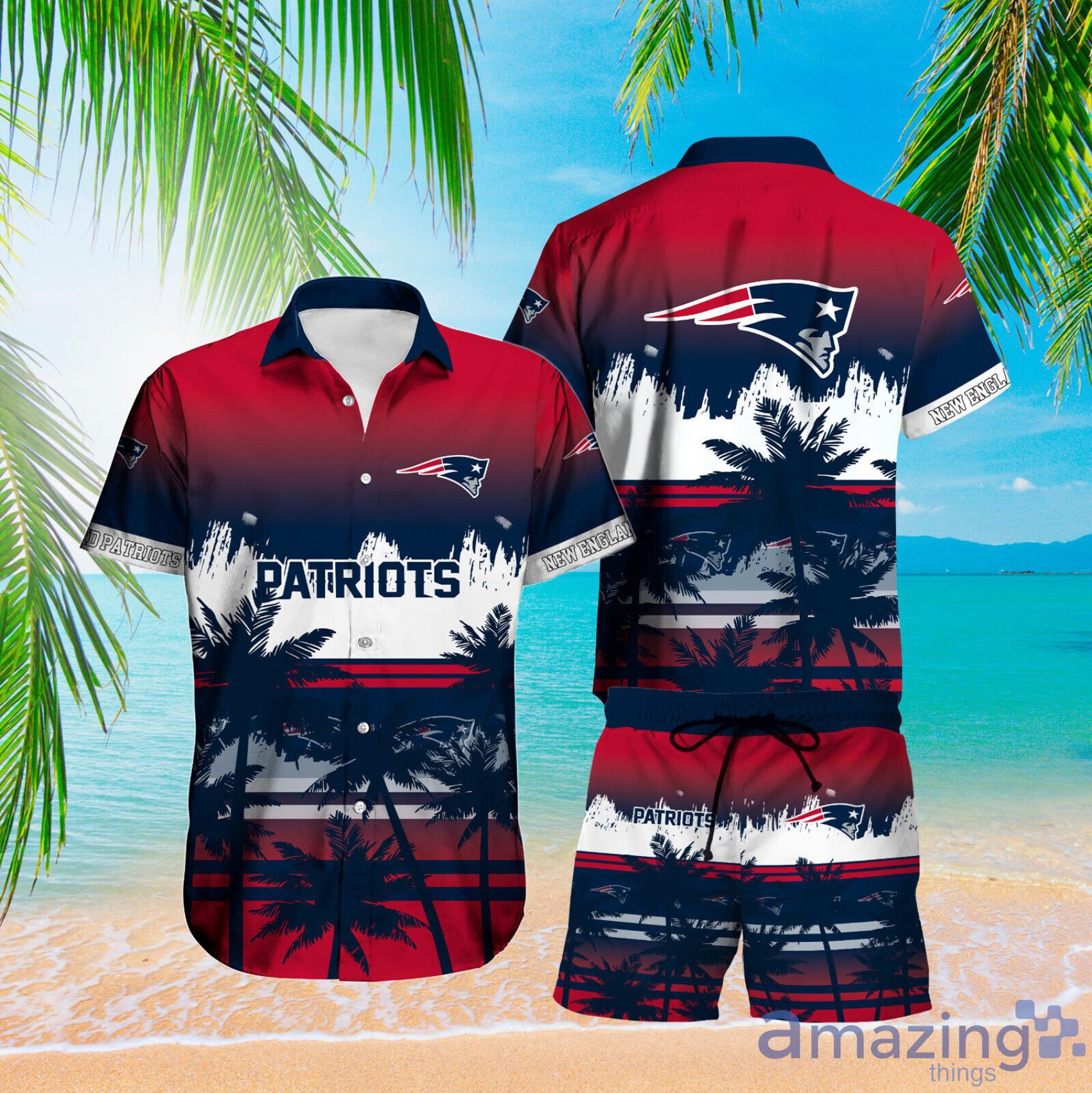 New England Patriots Grunge Texture And Coconut Tree Pattern Hawiian Shirt  And Short