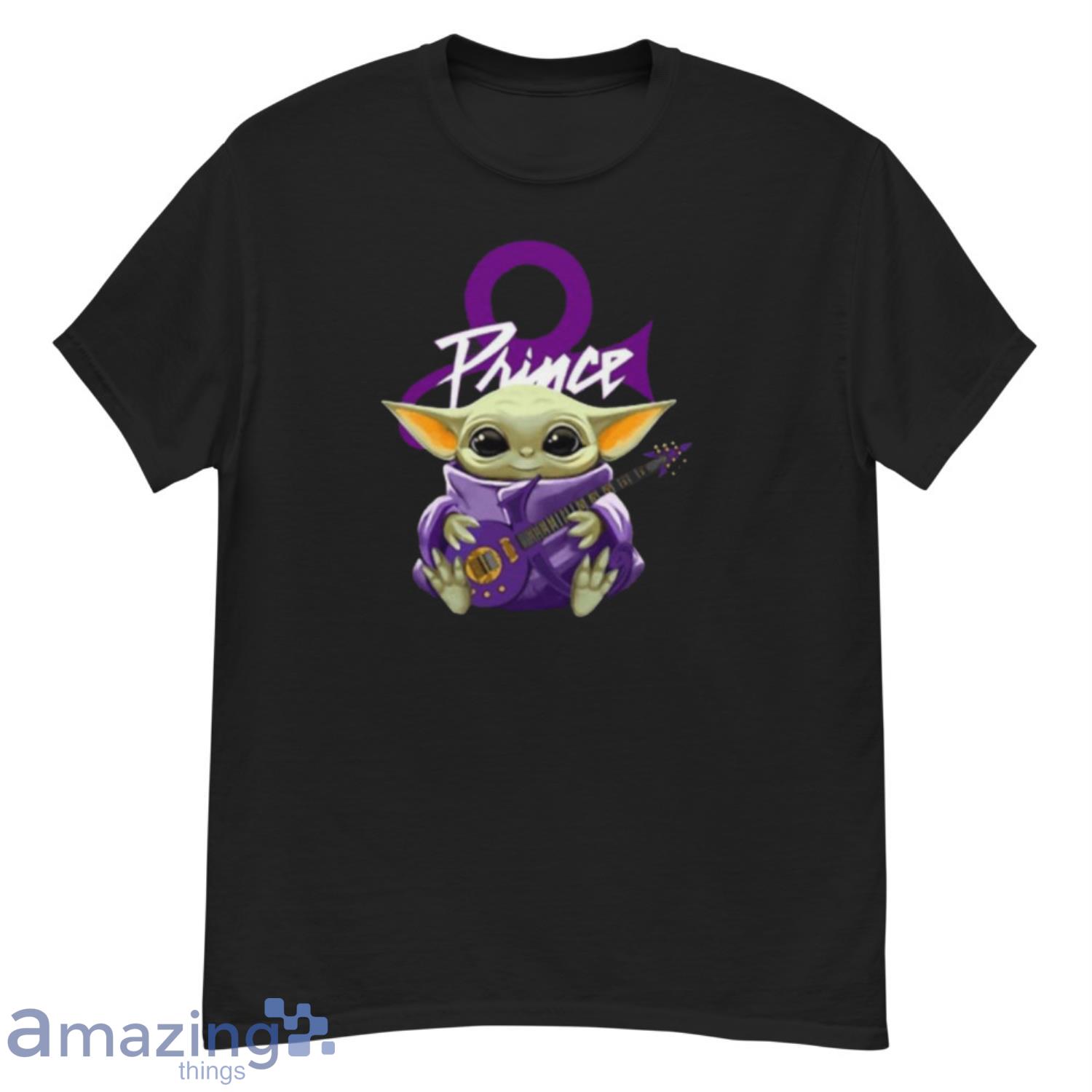 Star Wars Baby Yoda Hug Prince Shirt - G500 Men’s Classic T-Shirt