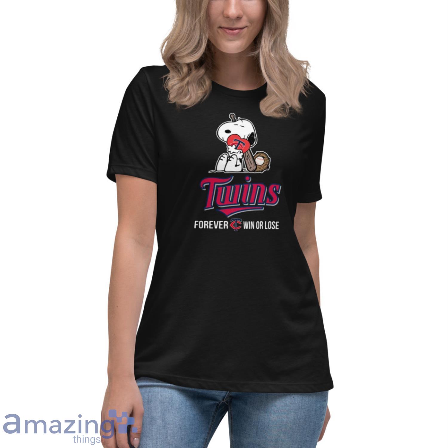 Snoopy and Charlie Brown playing Baseball Minnesota Twins shirt