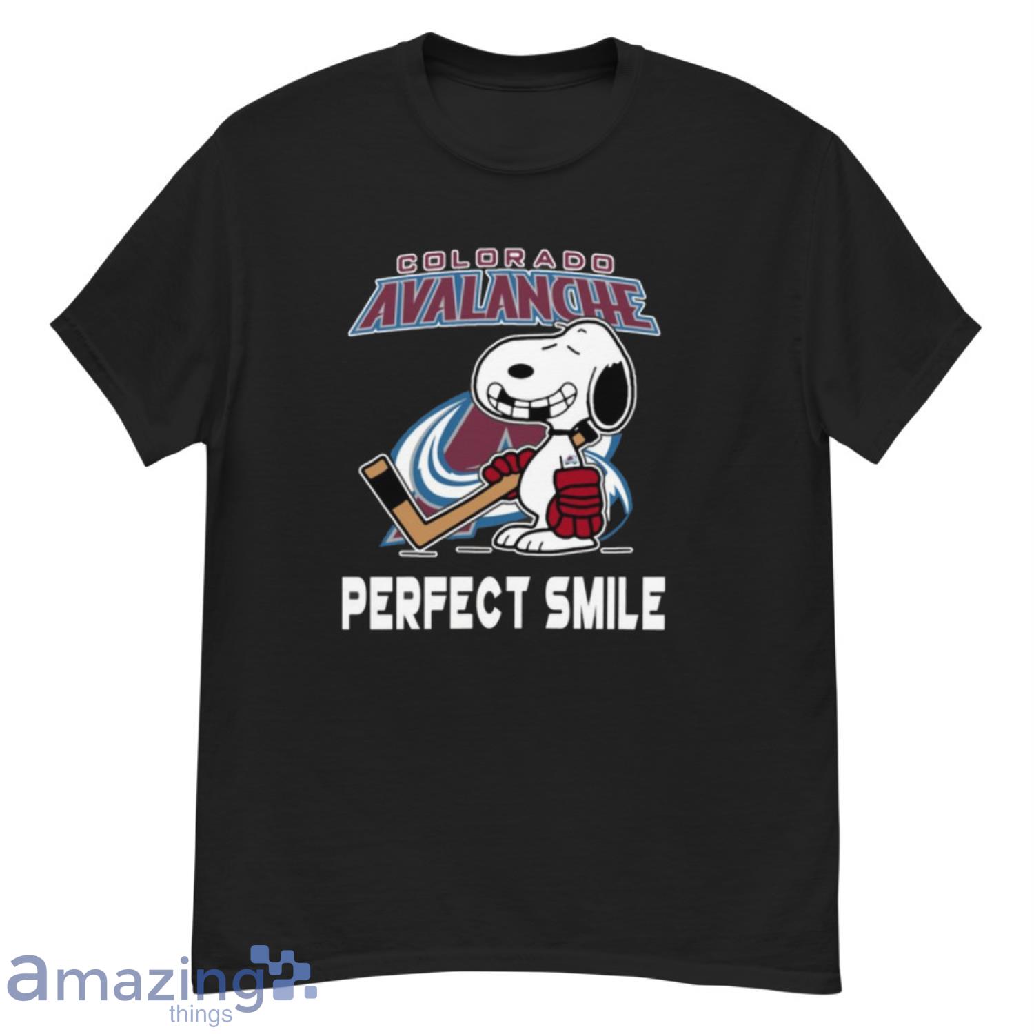 NHL Colorado Avalanche Snoopy Perfect Smile The Peanuts Movie Hockey Shirt For Fans - G500 Men’s Classic T-Shirt