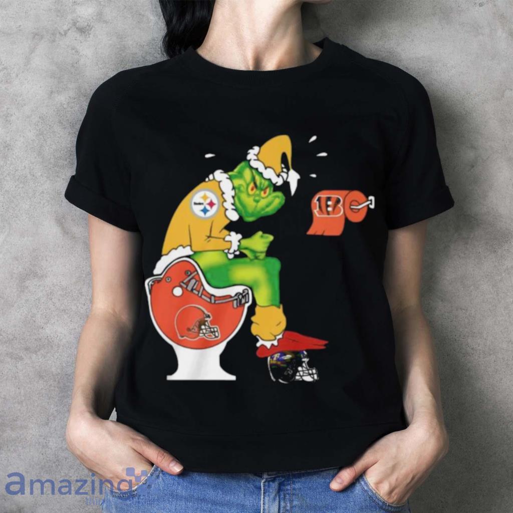 Cleveland Browns Grinch sitting on Pittsburgh Steelers toilet and step on Baltimore  Ravens helmet shirt