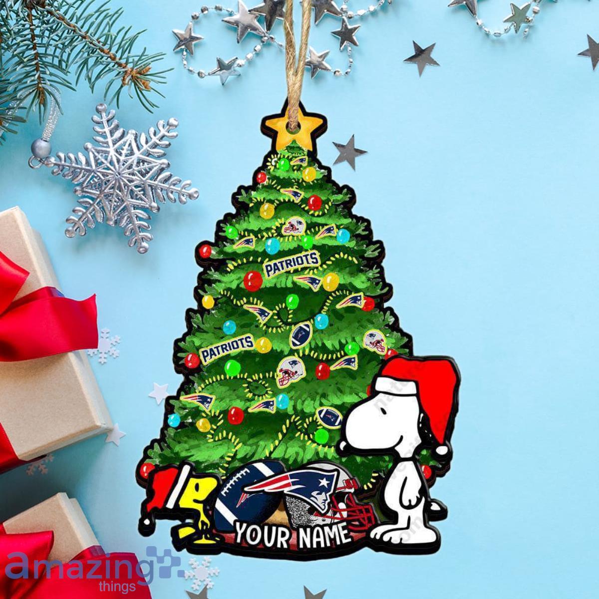 New England Patriots Custom Name Snoopy Peanuts Christmas Ornament Xmas Tree Decorations image New England Patriots Custom Name Snoopy Peanuts Christmas Ornament Xmas Tree Decorations Product Photo 1