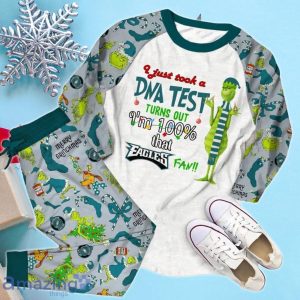 I Am 100 That Philadelphia Eagles Fan Grinch Pajamas Set Product Photo 2