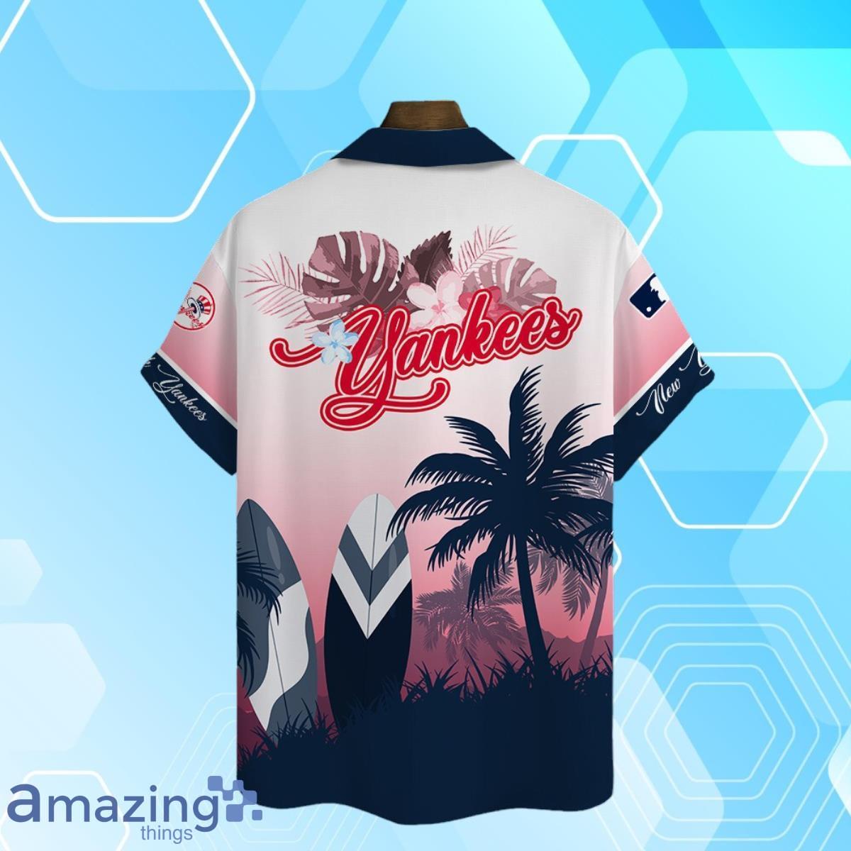 New York Yankees MLB Summer Tropical Coconut Hawaiian Shirt And Short image New York Yankees MLB Summer Tropical Coconut Hawaiian Shirt And Short Product Photo 4