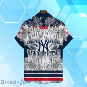 New York Yankees Team Logo Colorful Pattern Hawaiian Shirt And Short image New York Yankees Team Logo Colorful Pattern Hawaiian Shirt And Short Product Photo 3