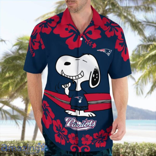 New England Patriots Flower Cute Snoopy Smile Hawaiian Shirt Summer Gift Product Photo 1