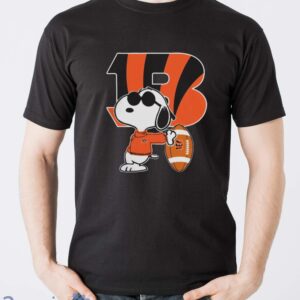 Cincinnati Bengals Nfl X Snoopy Dog Peanuts Into This Fan Gift t-Shirt Sweatshirt Hoodie - Men T-Shirt
